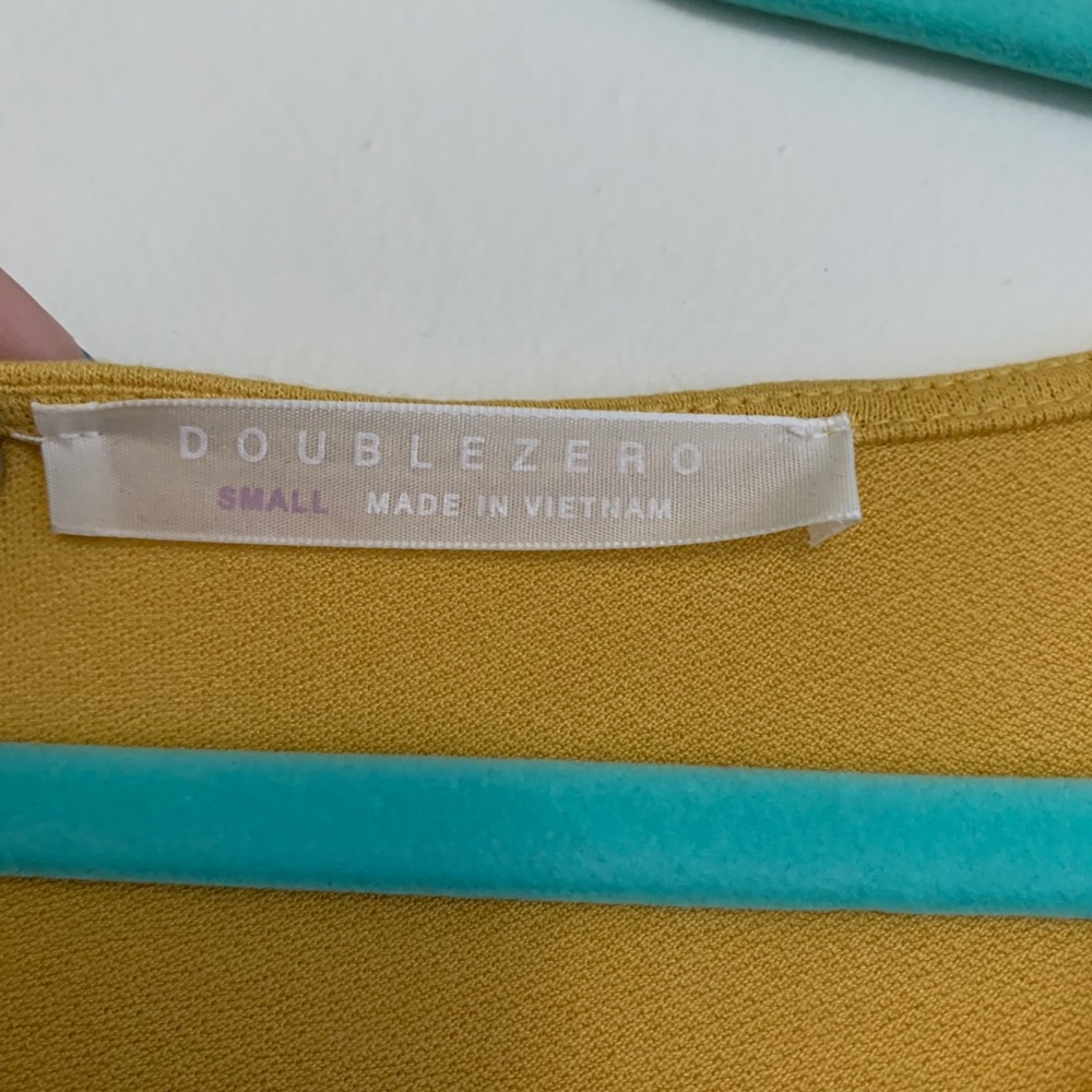 Yellow blouse - Picture 2 of 3